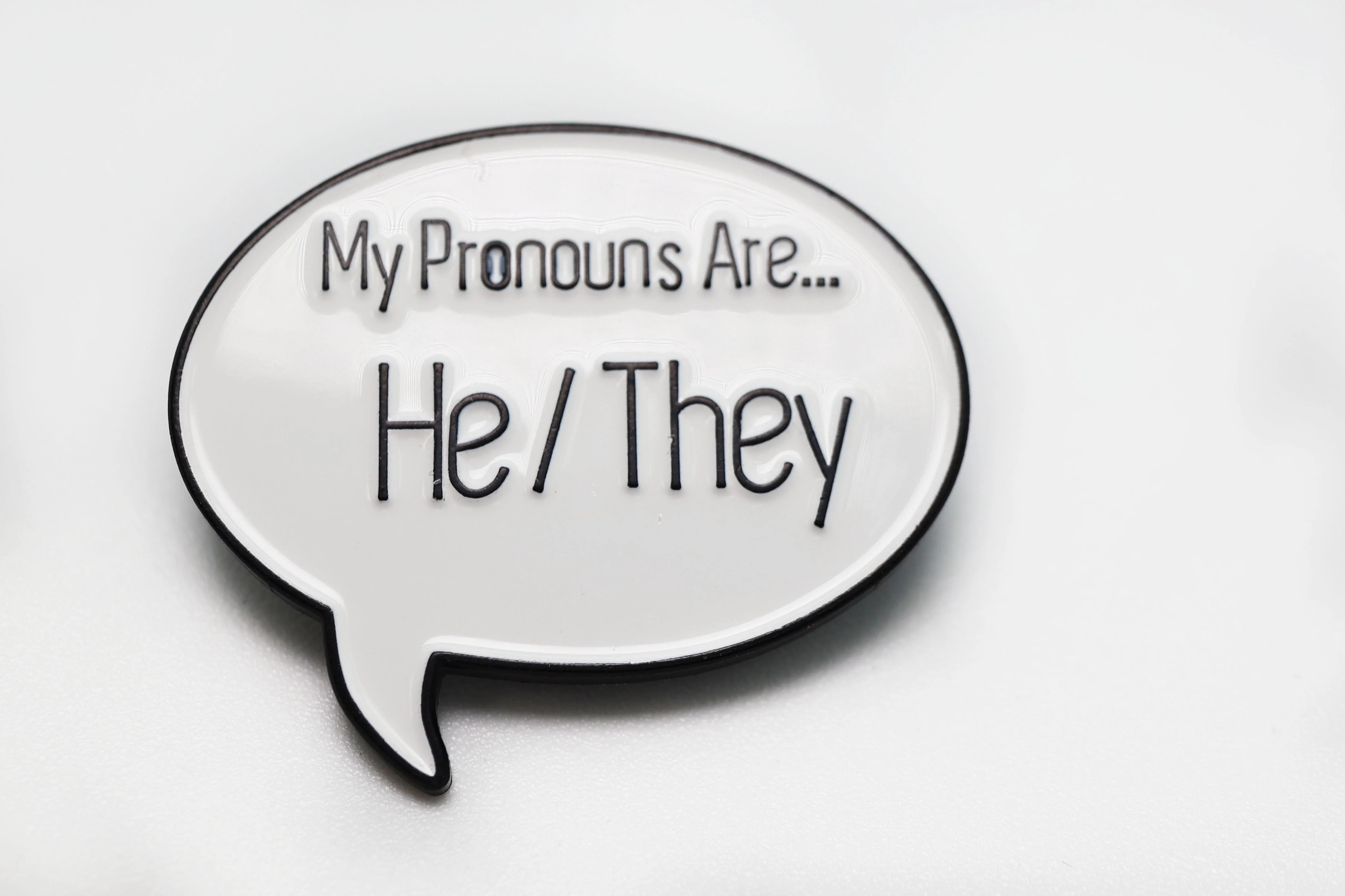 SPEECH BUBBLE PIN: HE/THEY PRONOUNS Pins Foam Brain Games    | Red Claw Gaming