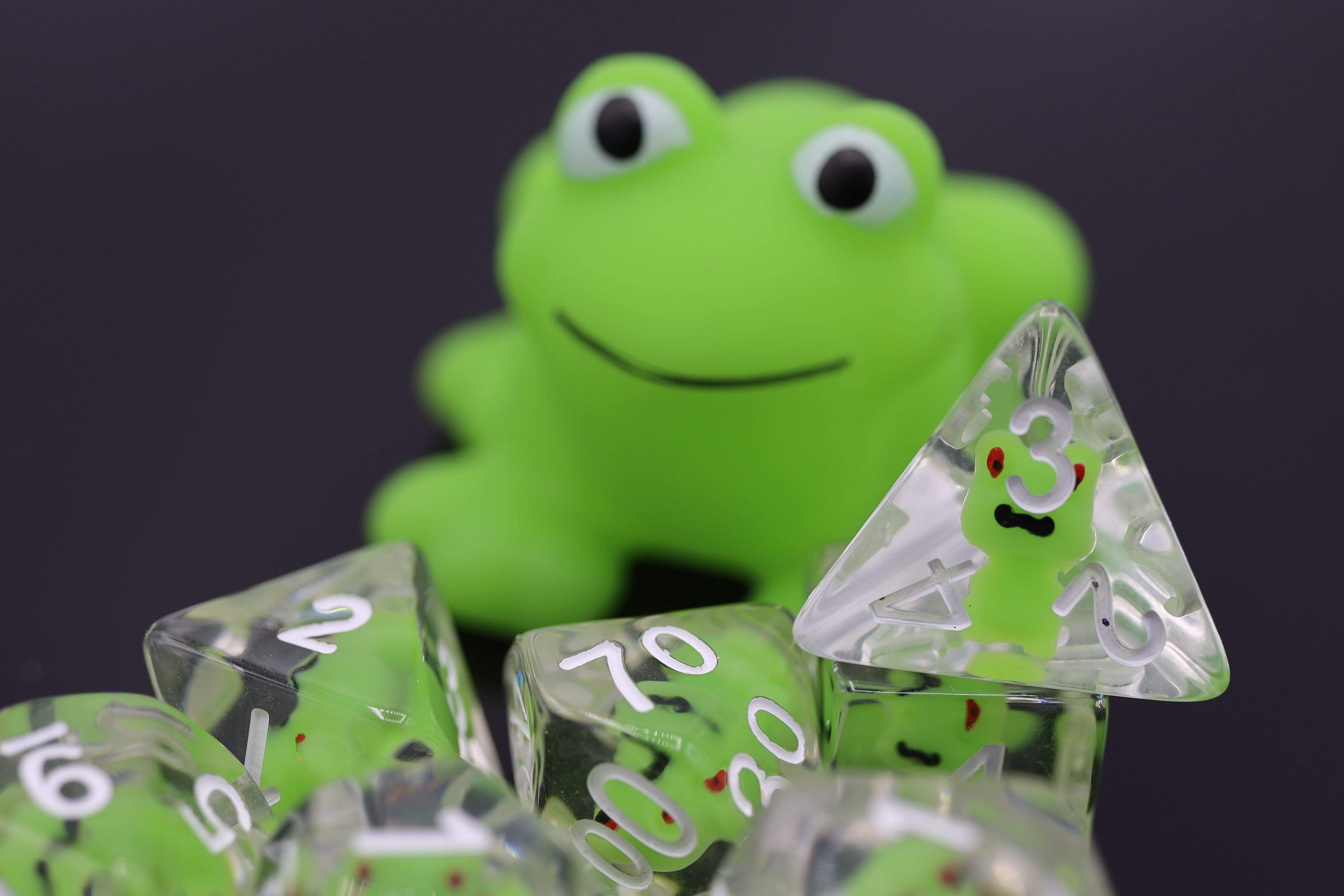 Frog 7 Dice Set Dice & Counters Foam Brain Games    | Red Claw Gaming